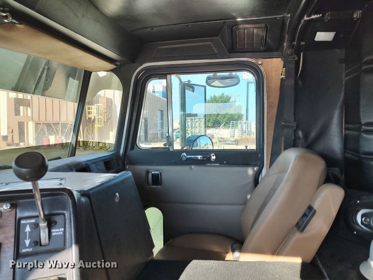 image for item LK9270 1999 Peterbilt 362  semi truck