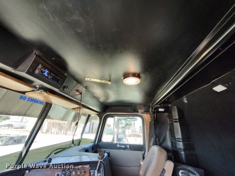 image for item LK9270 1999 Peterbilt 362  semi truck