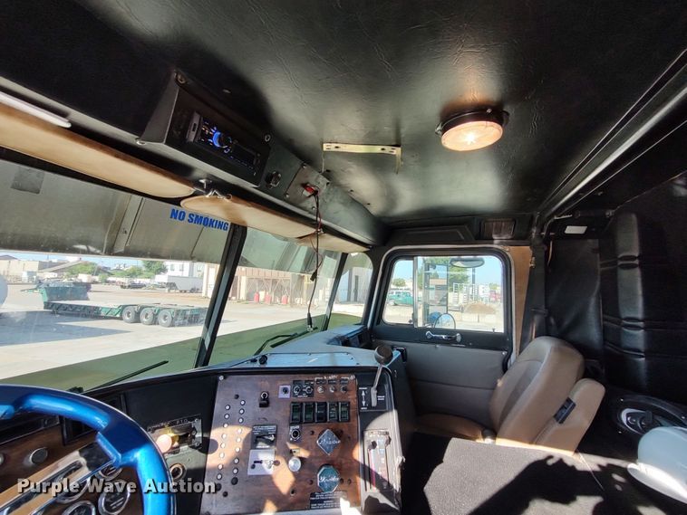 image for item LK9270 1999 Peterbilt 362  semi truck