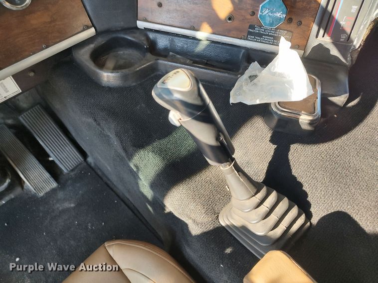 image for item LK9270 1999 Peterbilt 362  semi truck