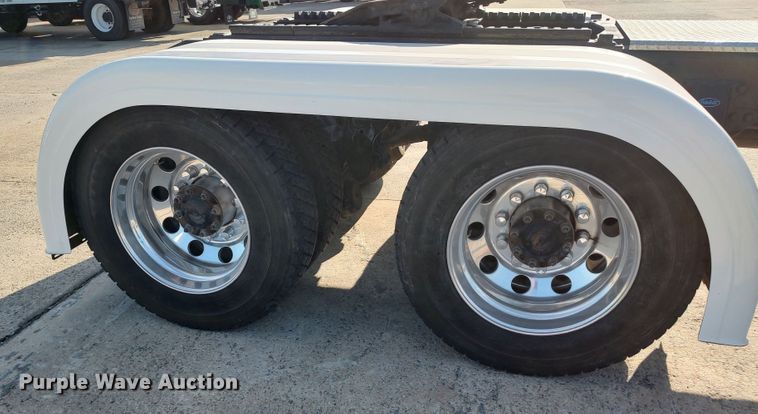 image for item LK9270 1999 Peterbilt 362  semi truck