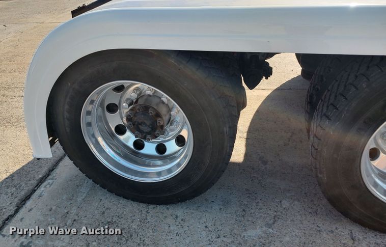 image for item LK9270 1999 Peterbilt 362  semi truck