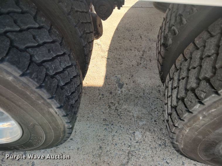 image for item LK9270 1999 Peterbilt 362  semi truck