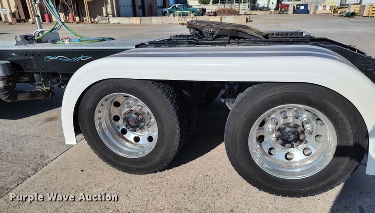 image for item LK9270 1999 Peterbilt 362  semi truck