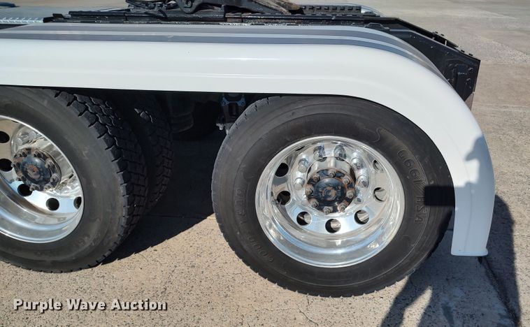 image for item LK9270 1999 Peterbilt 362  semi truck