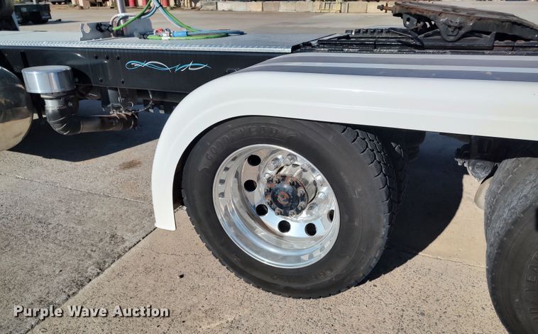 image for item LK9270 1999 Peterbilt 362  semi truck