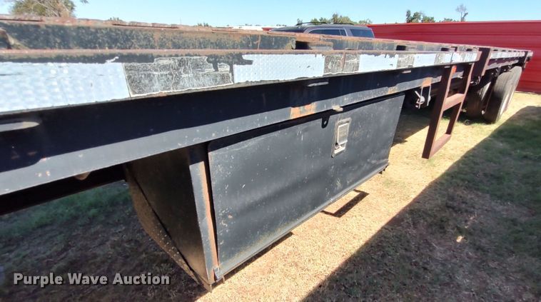 image for item LK9851 1981 Nabors  flatbed trailer