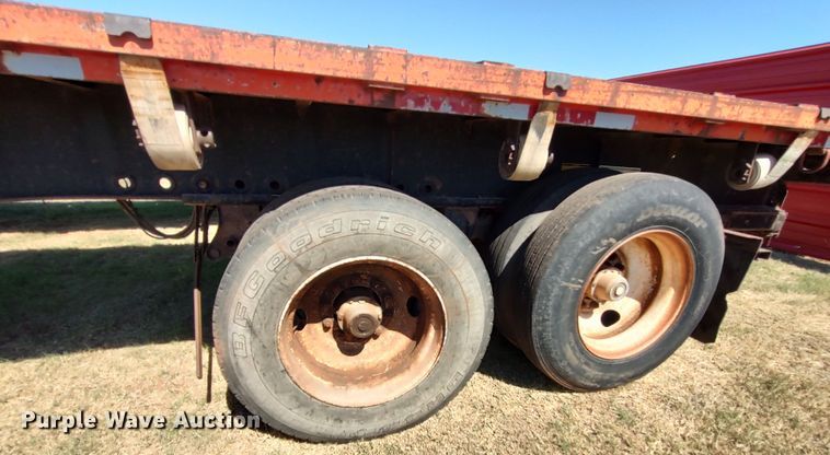 image for item LK9852 1999 Fruehauf PBFL  flatbed trailer
