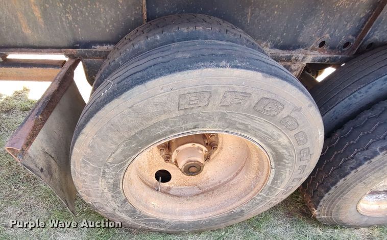 image for item LK9852 1999 Fruehauf PBFL  flatbed trailer