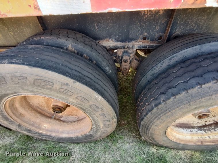 image for item LK9852 1999 Fruehauf PBFL  flatbed trailer