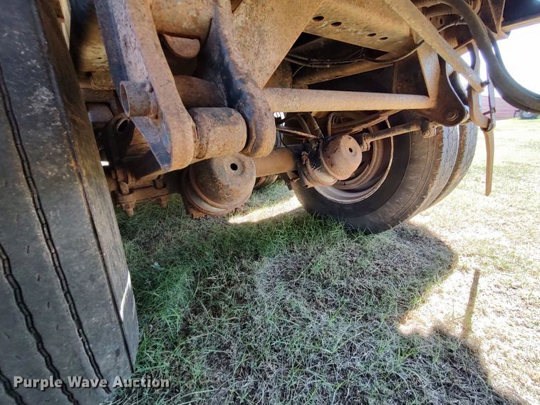 image for item LK9852 1999 Fruehauf PBFL  flatbed trailer