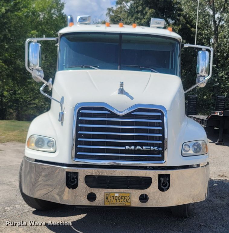 image for item LM9773 2014 Mack CXU613  semi truck