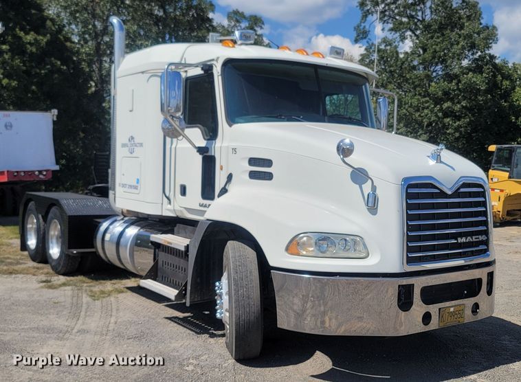 image for item LM9773 2014 Mack CXU613  semi truck