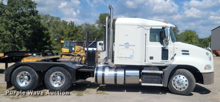 image for item LM9773 2014 Mack CXU613  semi truck