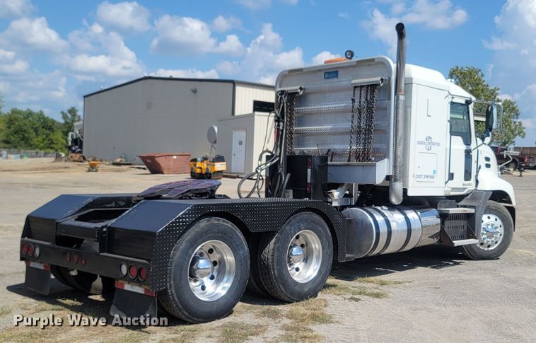 image for item LM9773 2014 Mack CXU613  semi truck