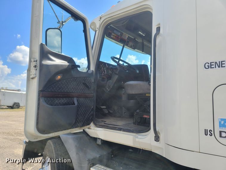 image for item LM9773 2014 Mack CXU613  semi truck