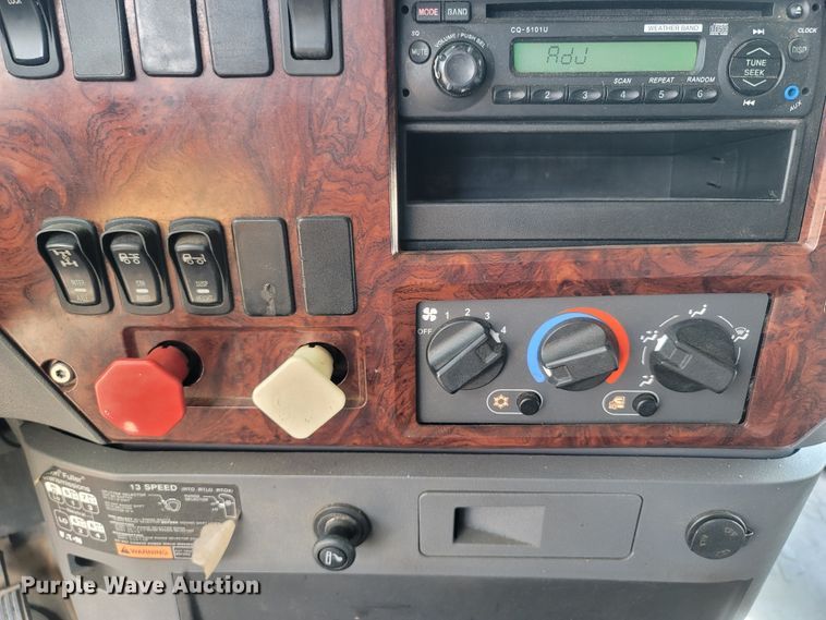 image for item LM9773 2014 Mack CXU613  semi truck