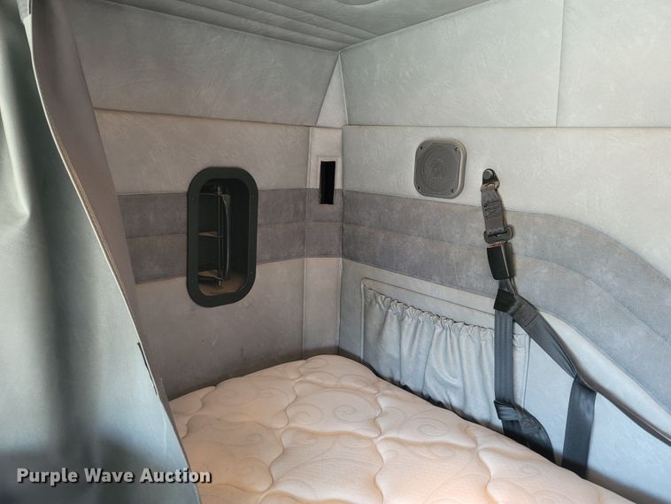 image for item LM9773 2014 Mack CXU613  semi truck