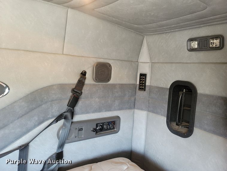 image for item LM9773 2014 Mack CXU613  semi truck