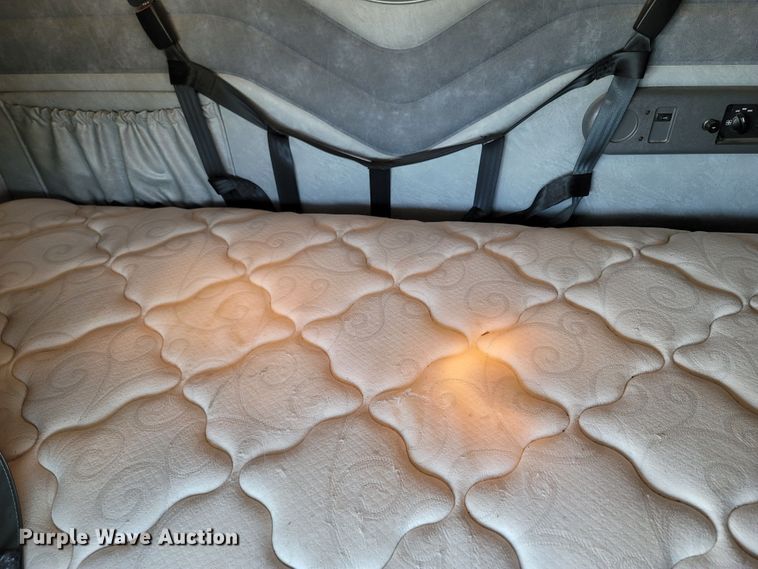 image for item LM9773 2014 Mack CXU613  semi truck