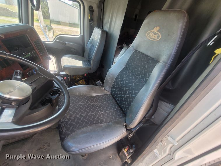 image for item LM9773 2014 Mack CXU613  semi truck