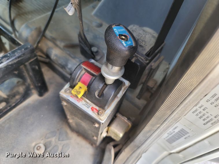 image for item LM9773 2014 Mack CXU613  semi truck