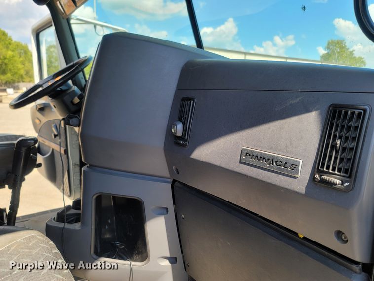 image for item LM9773 2014 Mack CXU613  semi truck