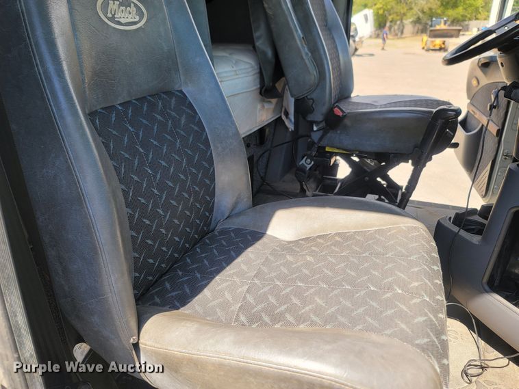 image for item LM9773 2014 Mack CXU613  semi truck