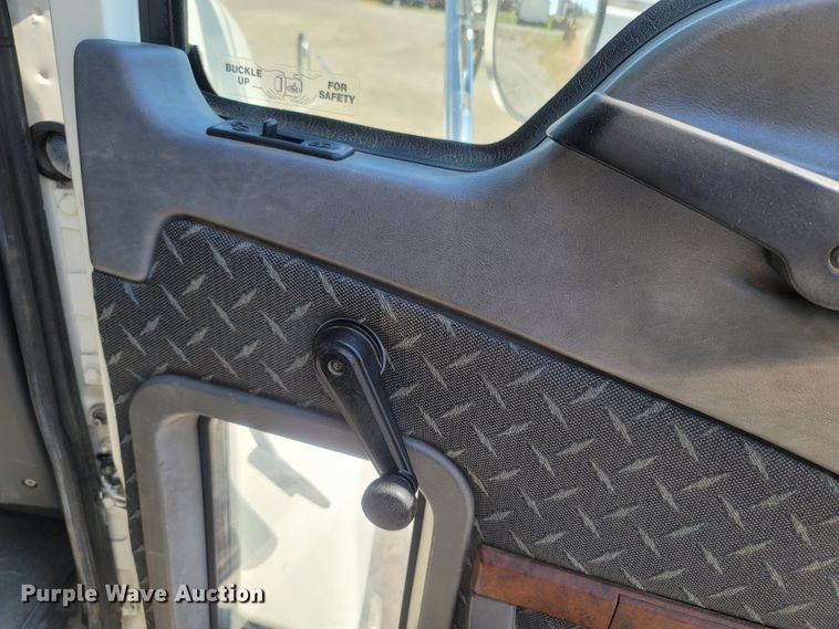 image for item LM9773 2014 Mack CXU613  semi truck