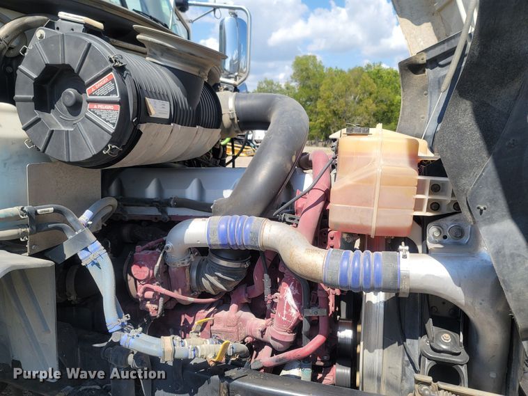 image for item LM9773 2014 Mack CXU613  semi truck