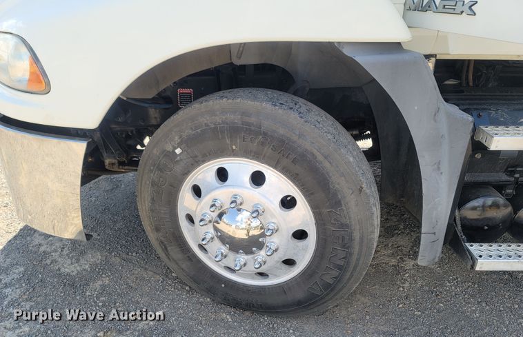 image for item LM9773 2014 Mack CXU613  semi truck