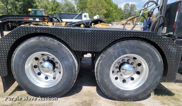 image for item LM9773 2014 Mack CXU613  semi truck