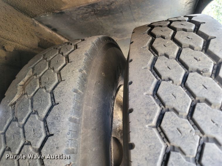 image for item LM9773 2014 Mack CXU613  semi truck