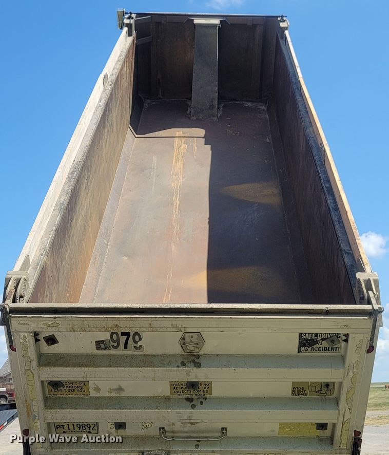 image for item LM9774 2001 RSTR 7418622009648LT  end dump trailer