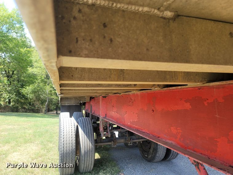 image for item LM9774 2001 RSTR 7418622009648LT  end dump trailer