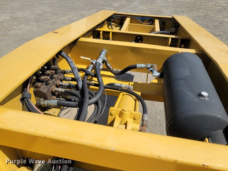 image for item LM9775 1999 Eager Beaver  lowboy equipment trailer