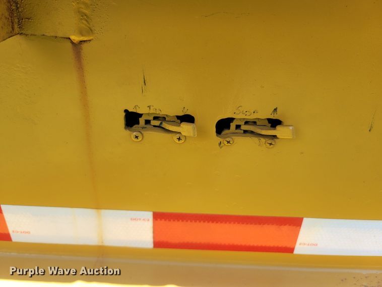 image for item LM9775 1999 Eager Beaver  lowboy equipment trailer