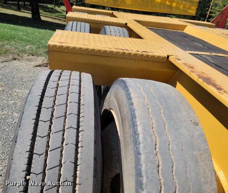 image for item LM9775 1999 Eager Beaver  lowboy equipment trailer