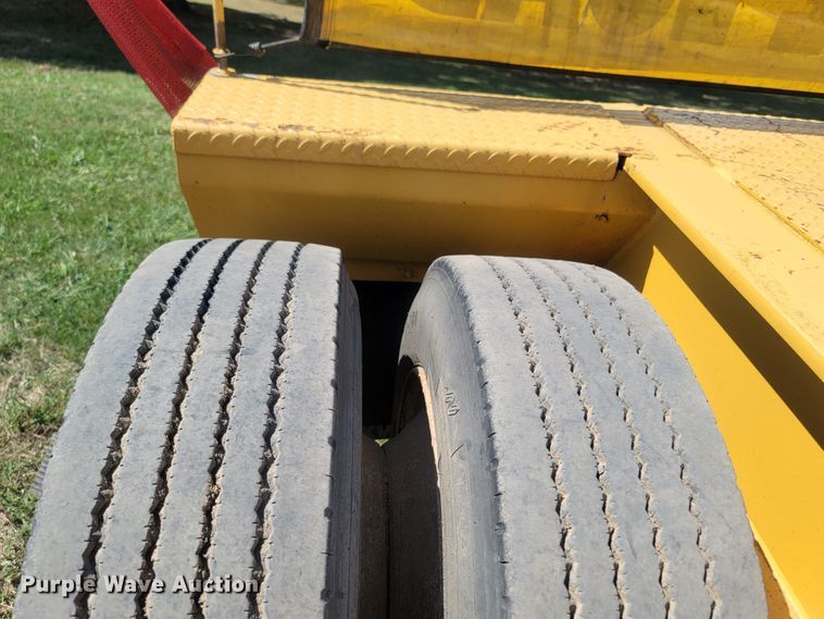 image for item LM9775 1999 Eager Beaver  lowboy equipment trailer