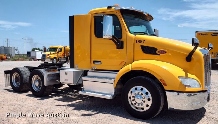 image for item LU9113 2019 Peterbilt 579  semi truck