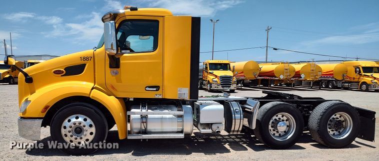 image for item LU9113 2019 Peterbilt 579  semi truck