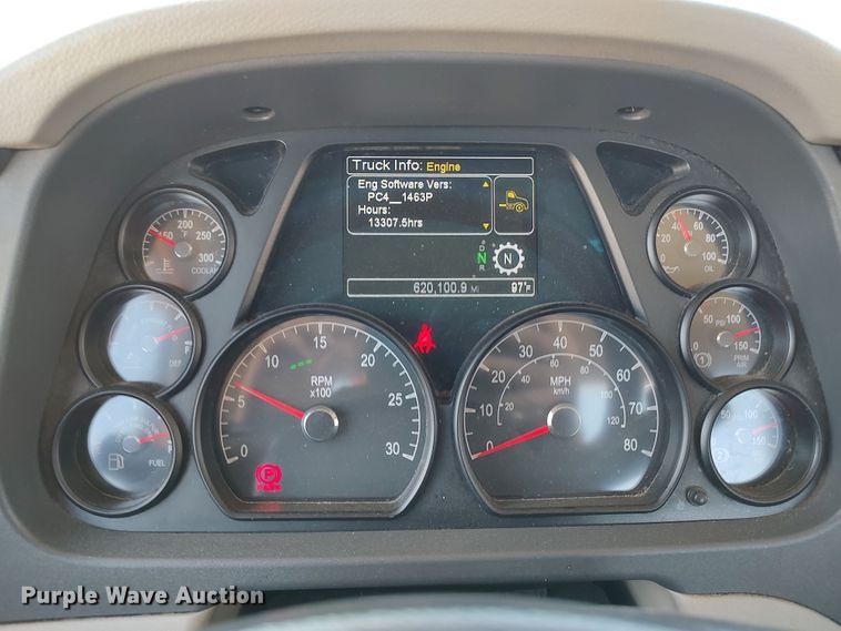 image for item LU9113 2019 Peterbilt 579  semi truck