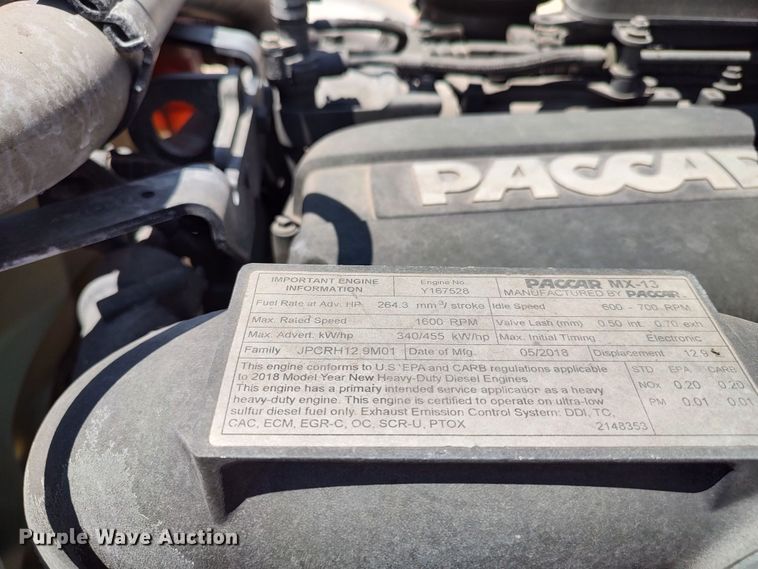 image for item LU9113 2019 Peterbilt 579  semi truck