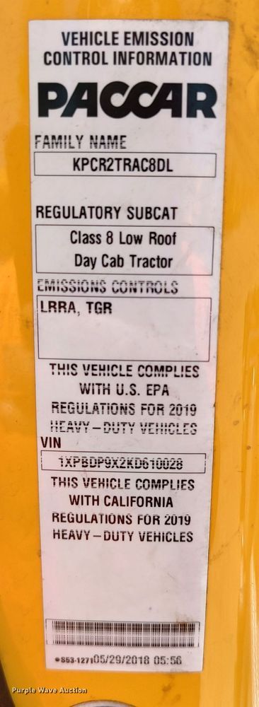 image for item LU9113 2019 Peterbilt 579  semi truck