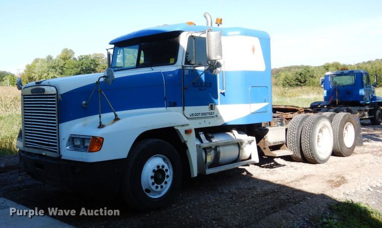 image for item MH9204 1995 Freightliner  semi truck