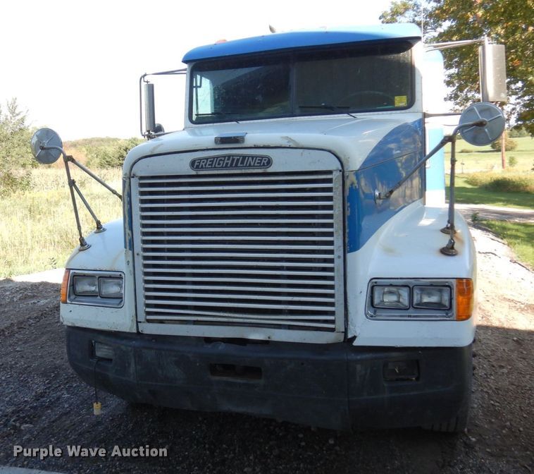 image for item MH9204 1995 Freightliner  semi truck
