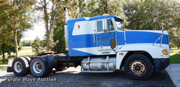 image for item MH9204 1995 Freightliner  semi truck