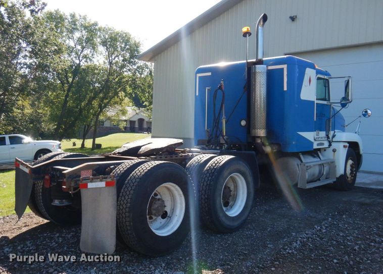 image for item MH9204 1995 Freightliner  semi truck