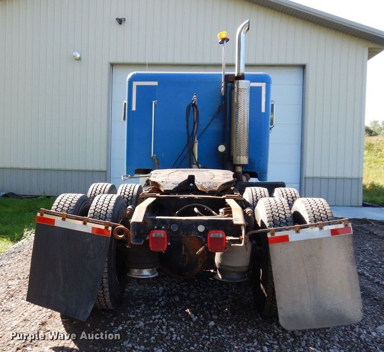 image for item MH9204 1995 Freightliner  semi truck