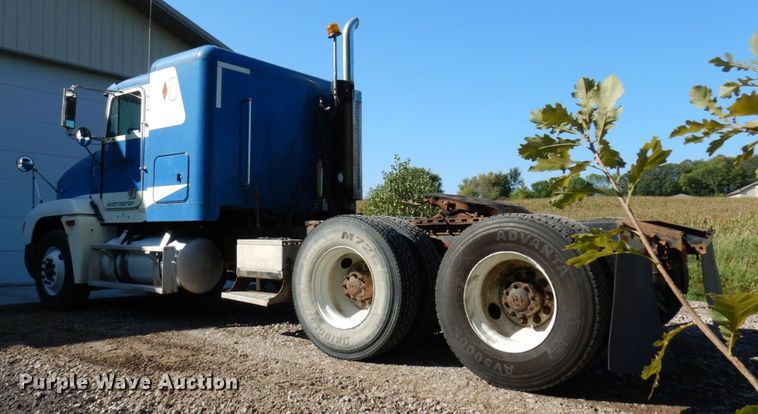 image for item MH9204 1995 Freightliner  semi truck